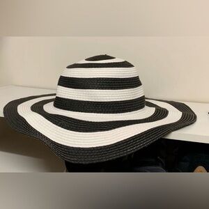 Black and white stripe sunhat